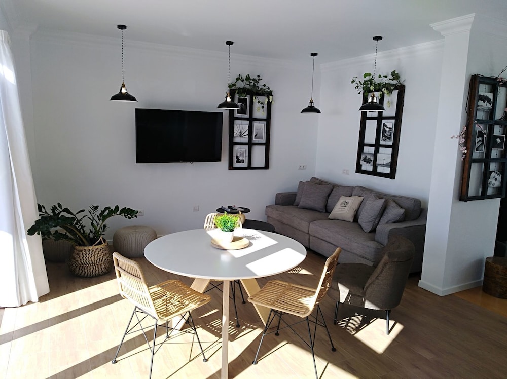 La Concha Boutique Apartments - Adults Only 10/30
