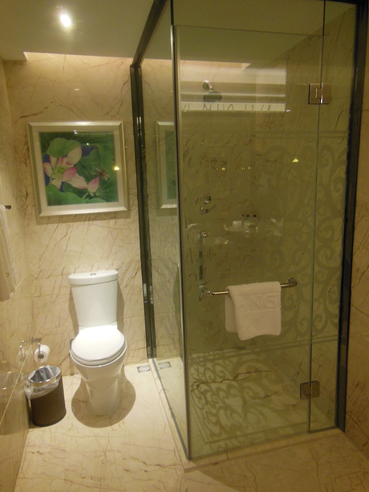 Manguo International Hotel 35/40
