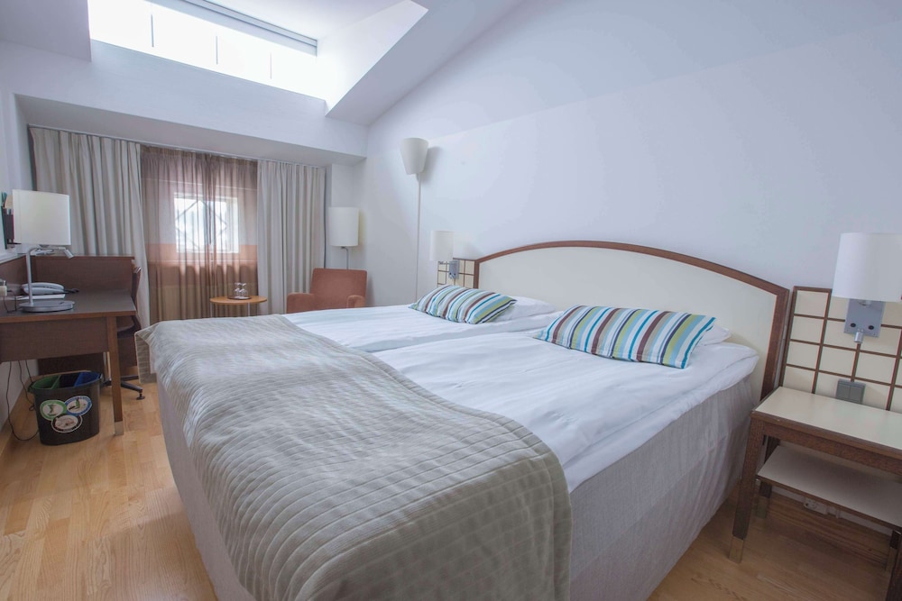 STANDARD, KING BED