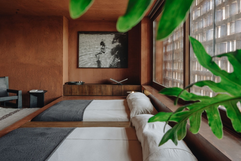 FURTHER HOTEL 43/59