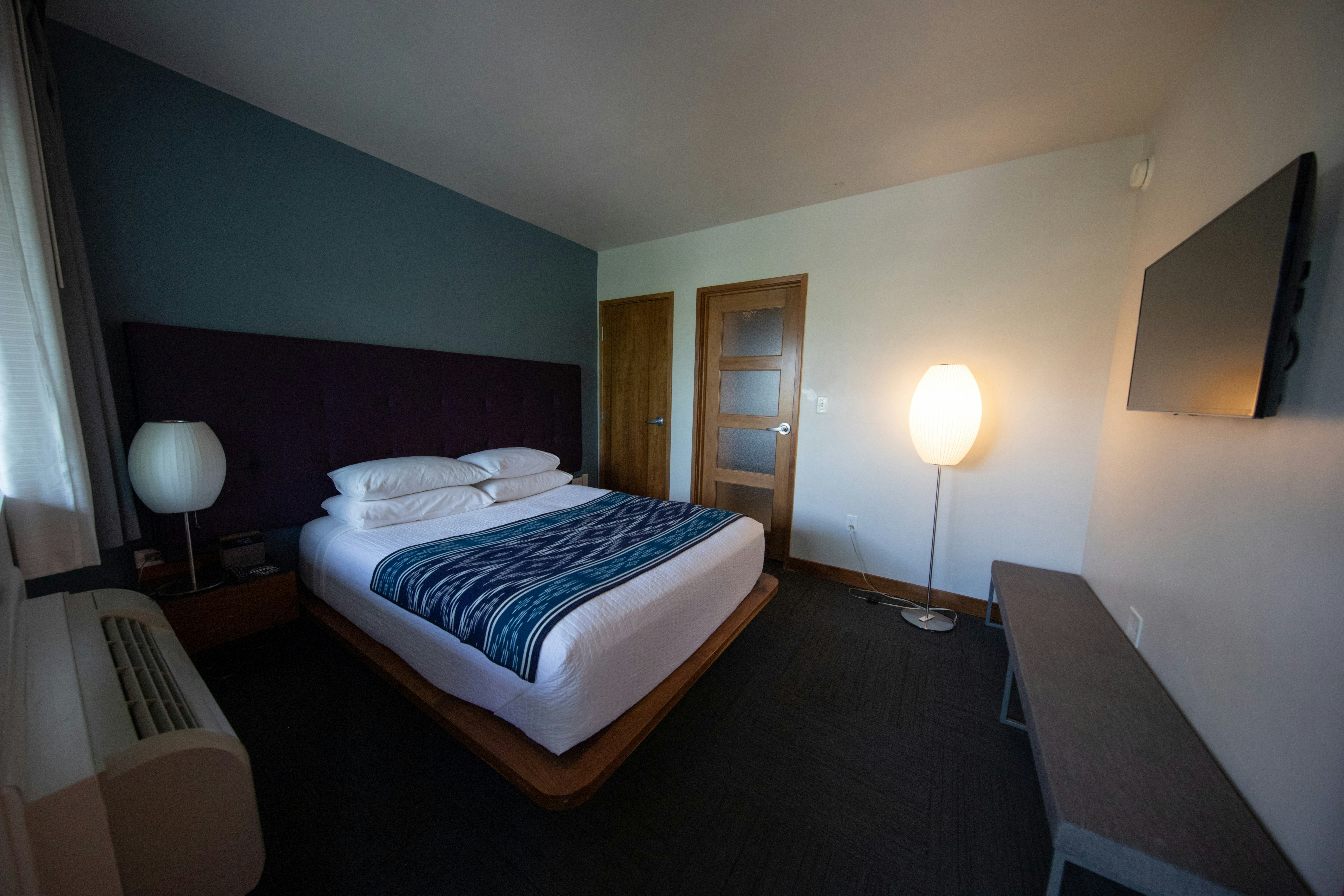 Modern Hotel And Bar 7/48