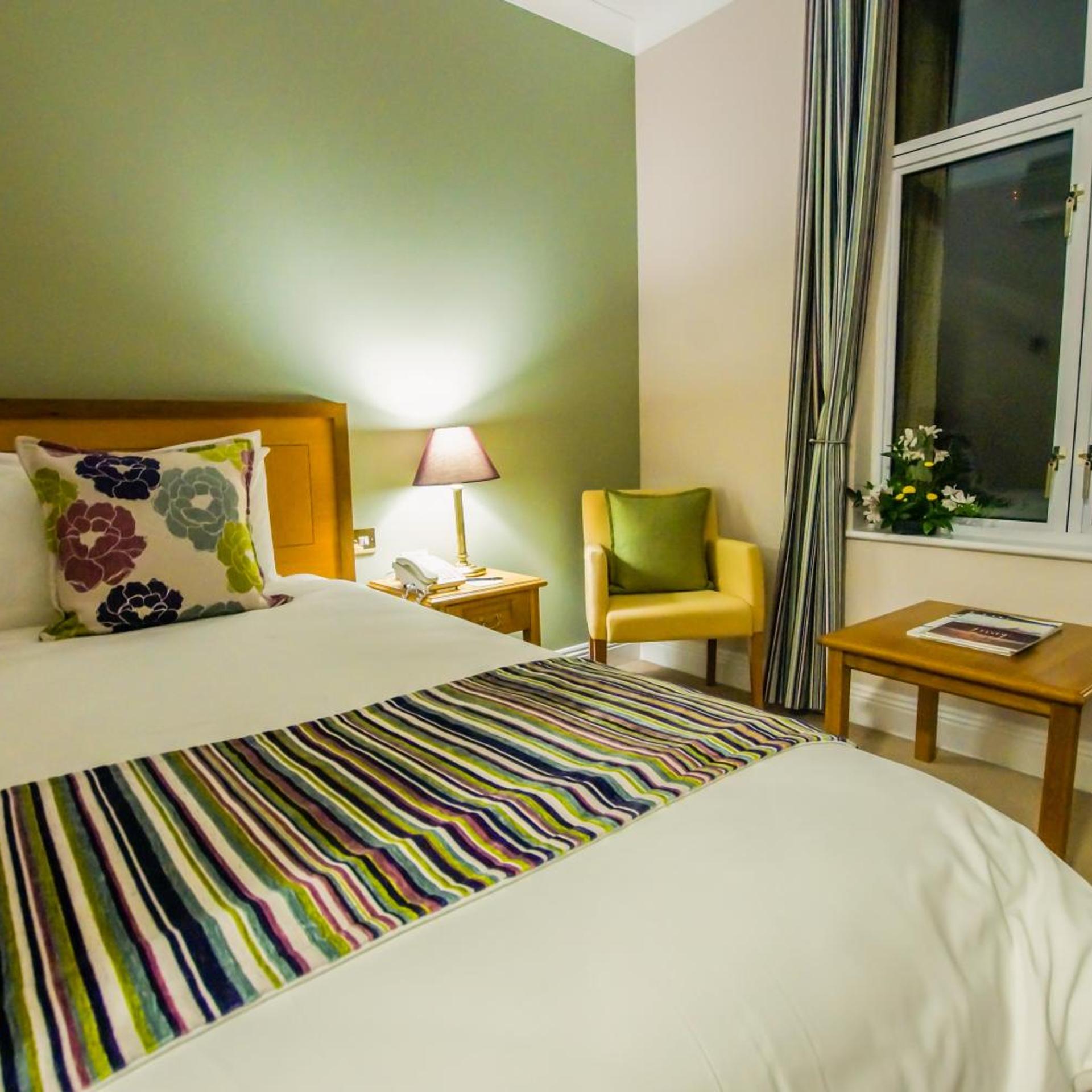 ROOM, SINGLE