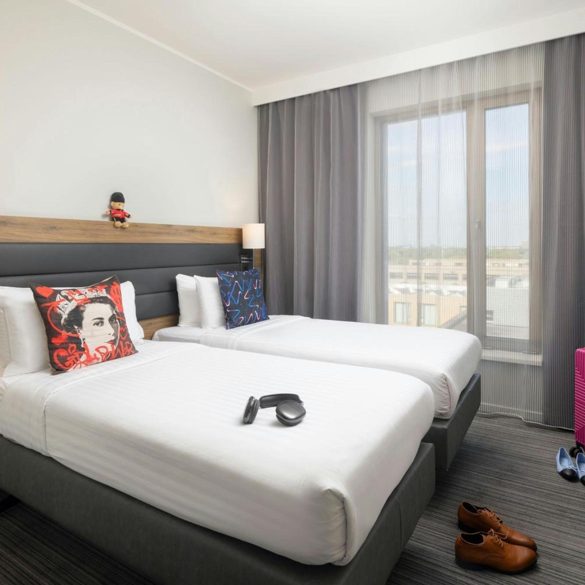 Moxy, Twin Beds