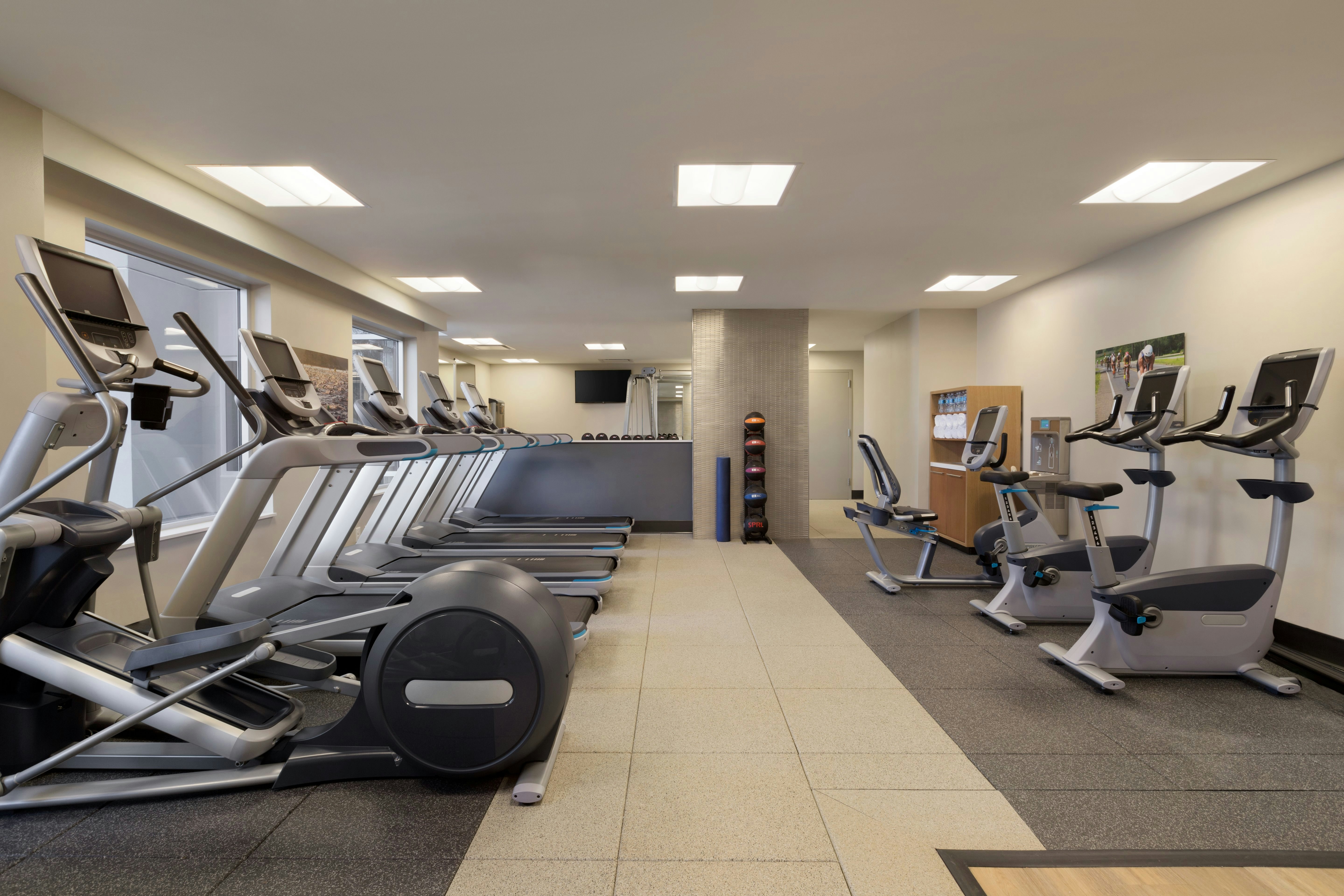 Embassy Suites By Hilton The Woodlands At Hughes Landing 4/19