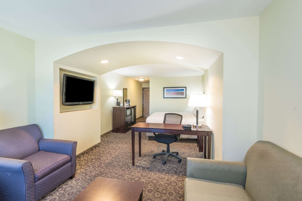 La Quinta Inn & Suites by Wyndham Las Vegas Airport South 28/46