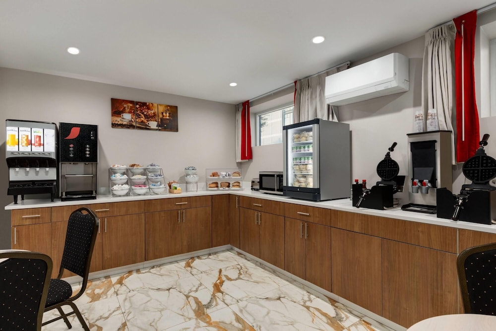 Ramada by Wyndham Brooklyn Empire Blvd 7/50
