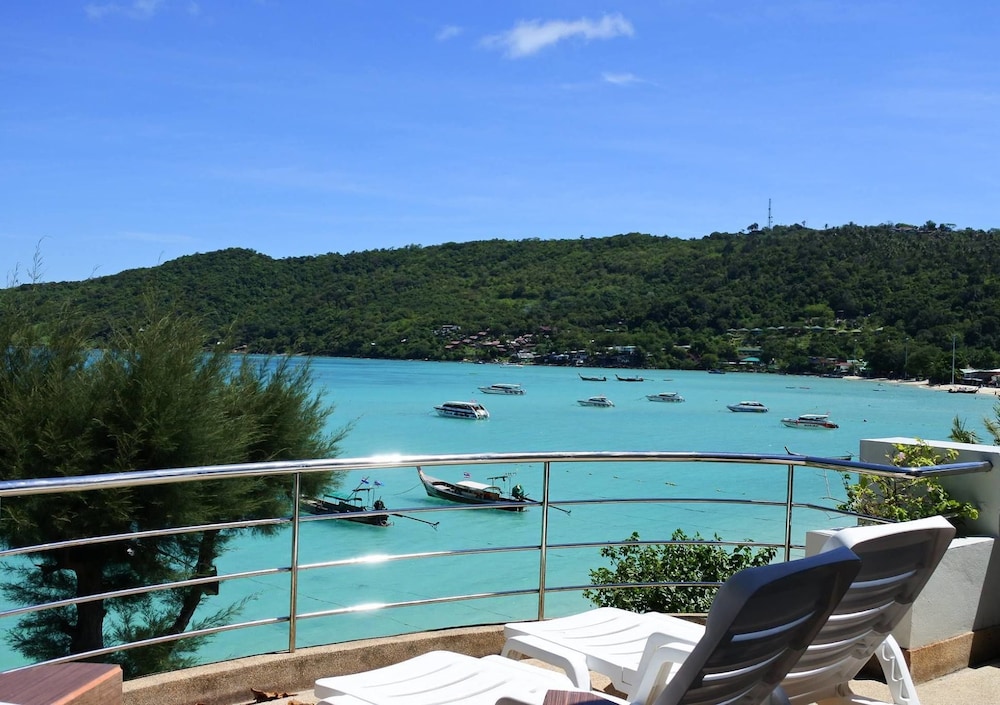 Phi Phi Island Cabana Hotel 52/69
