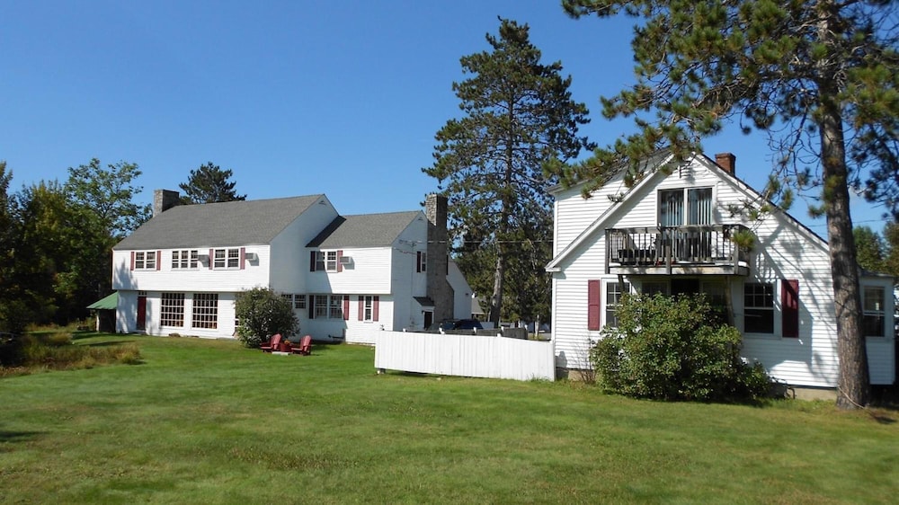 Stonybrook Motel & Lodge 53/59