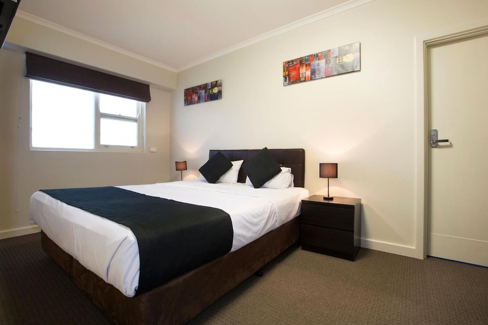 Enfield Hotel 24/55