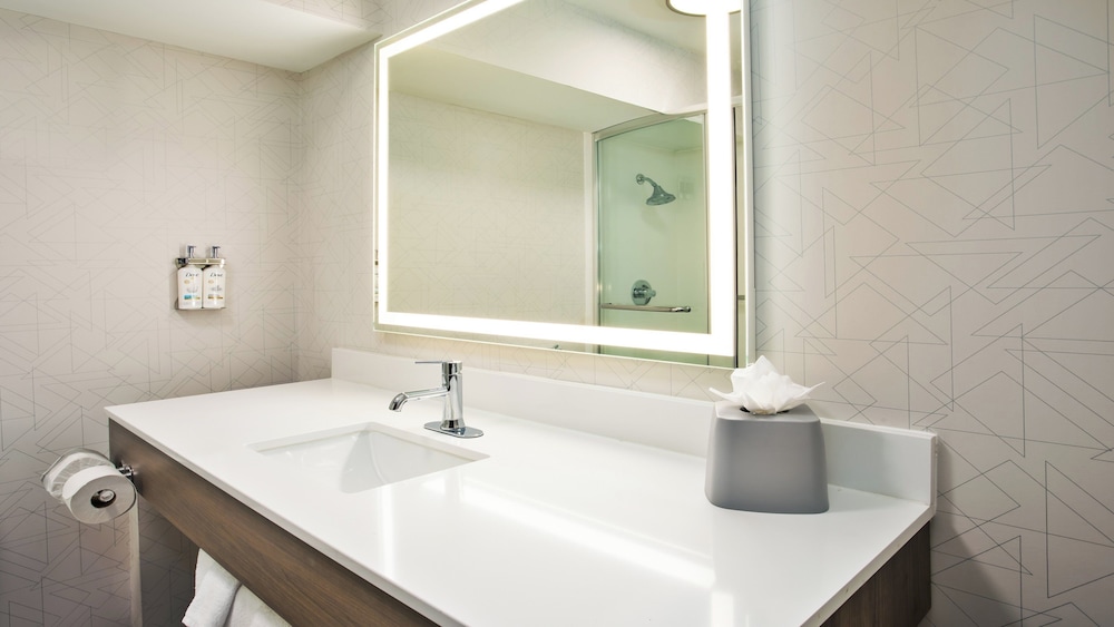 Holiday Inn Express Sedona Oak Creek 71/73