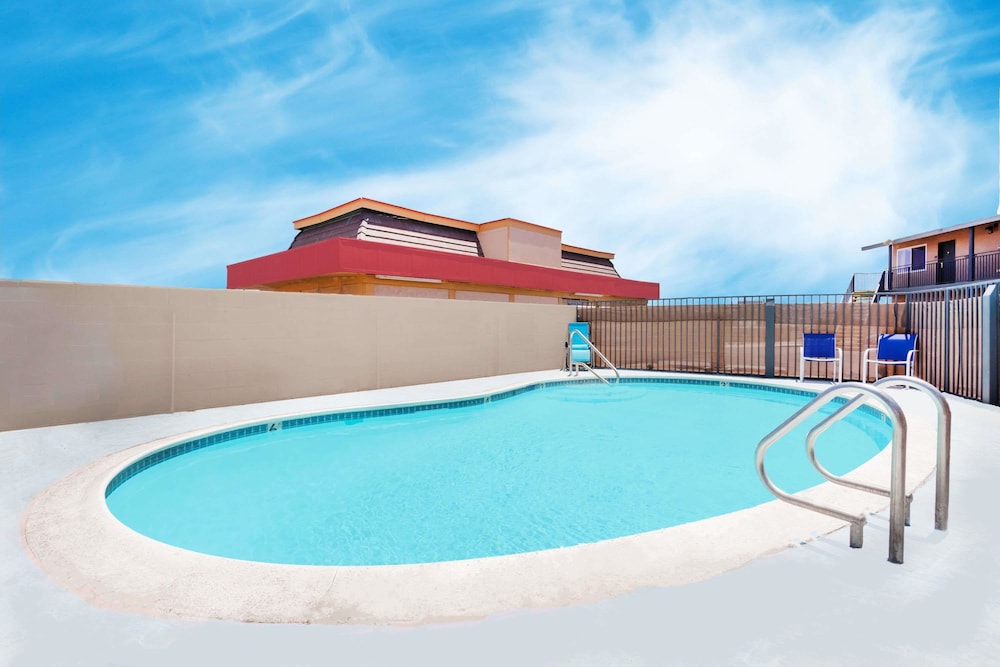 Travelodge By Wyndham Barstow in BARSTOW - CA