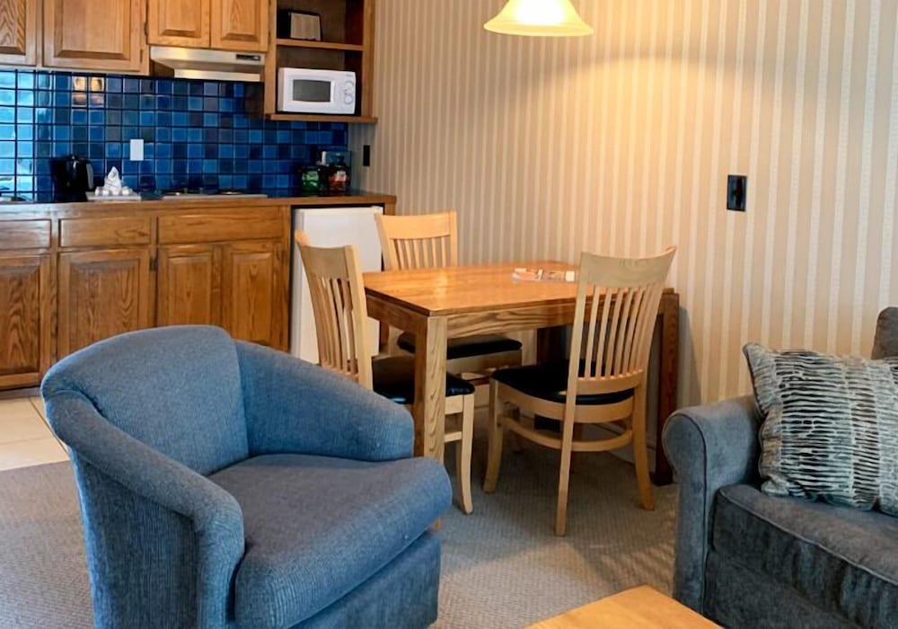 Coachman Inn Suites 45/64