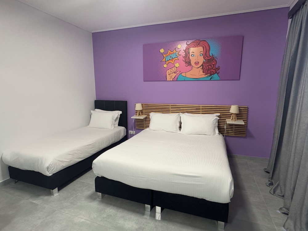 FAMILY, STUDIO, SUITE, 1 QUEEN AND 1 SINGLE BED, SOFA