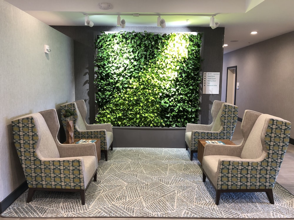 Holiday Inn Hotel Suites Decatur 47/69