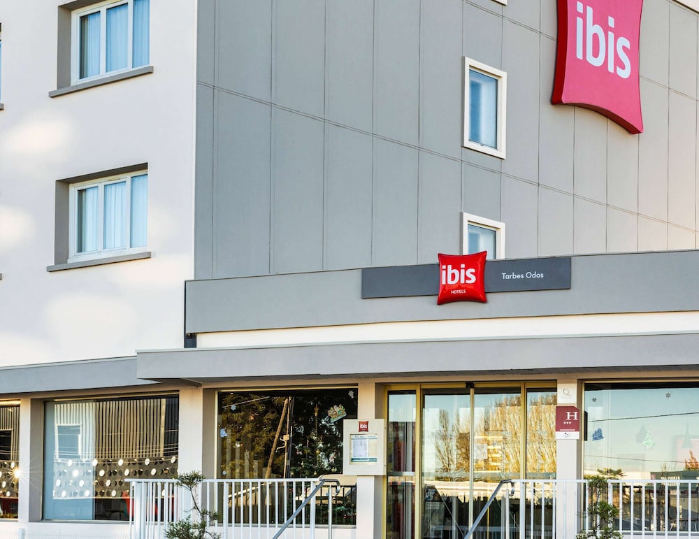 Ibis Tarbes Odos 2/64