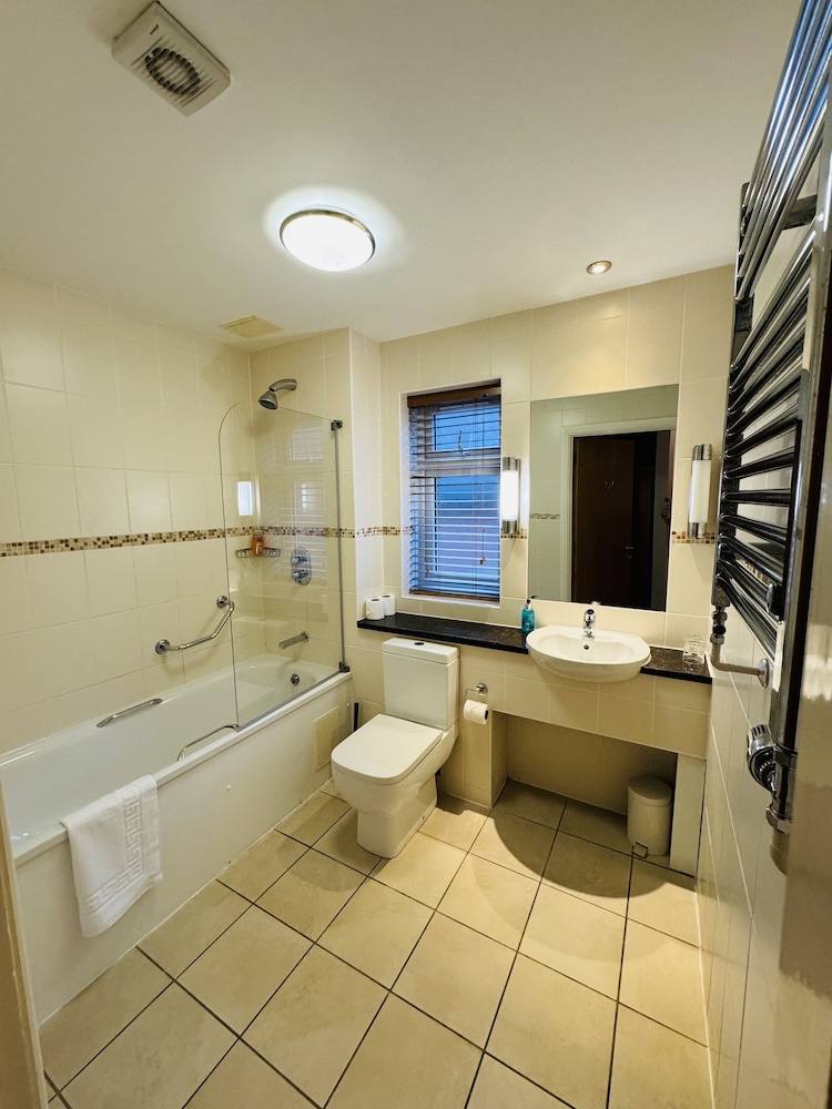 OYO Blaby Westfield Hotel 64/64