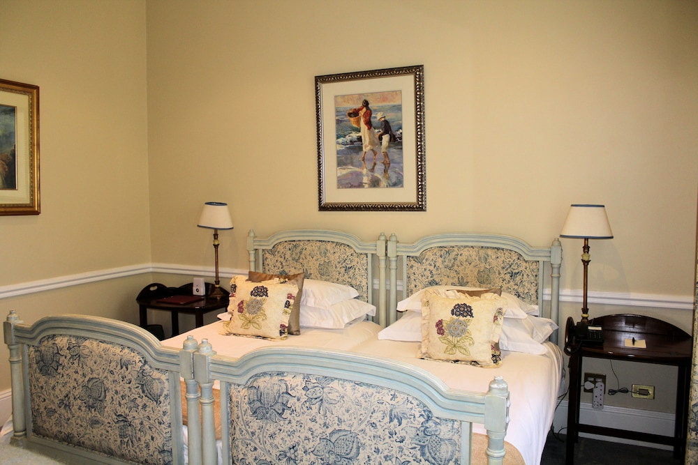 Hacklewood Hill Country House 60/70