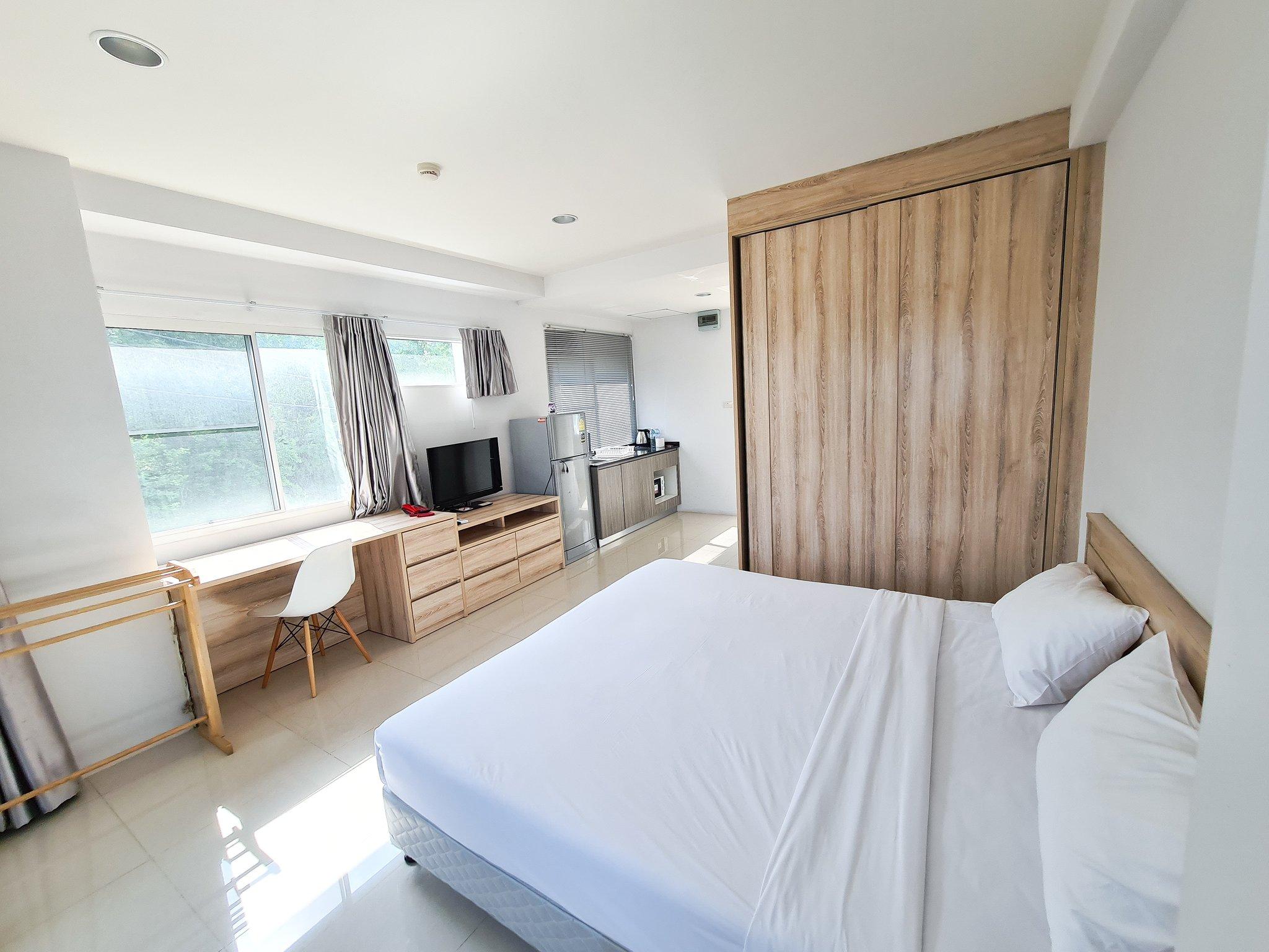 STUDIO, KING BED