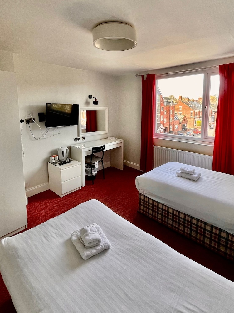 Whites Hotel 28/57