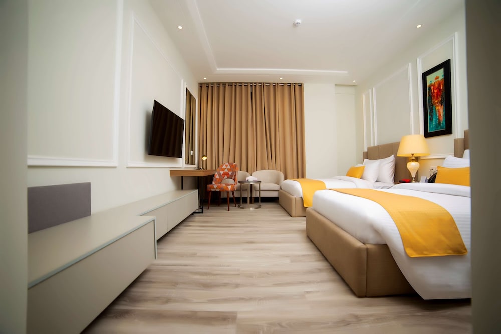 DELUXE, TWIN BEDS