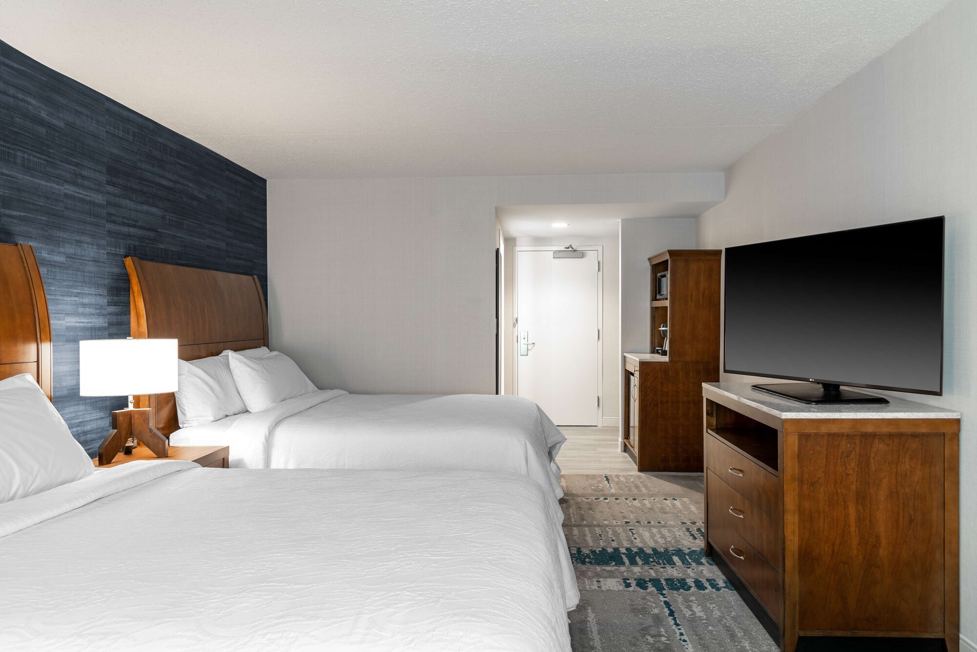Renovated, 2 Queen Beds, Accessible