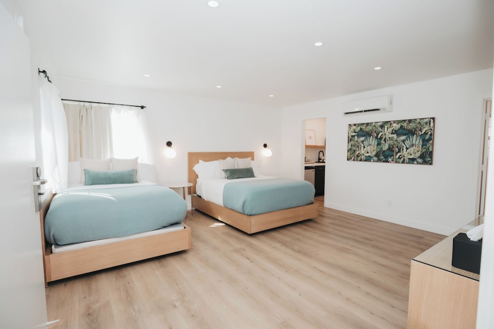 GRAND, BUNGALOW, MULTIPLE BEDS