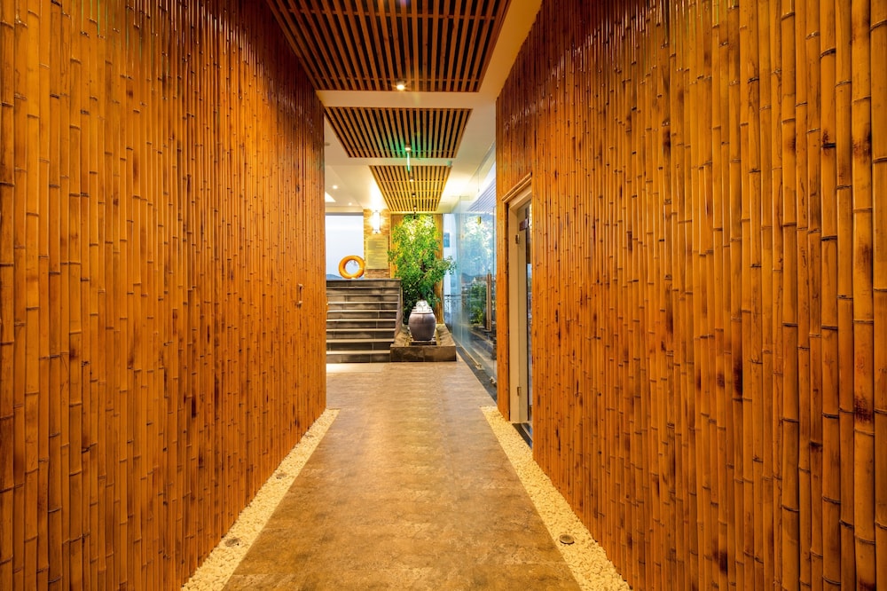 Thanh Lich Royal Boutique Hotel 65/69