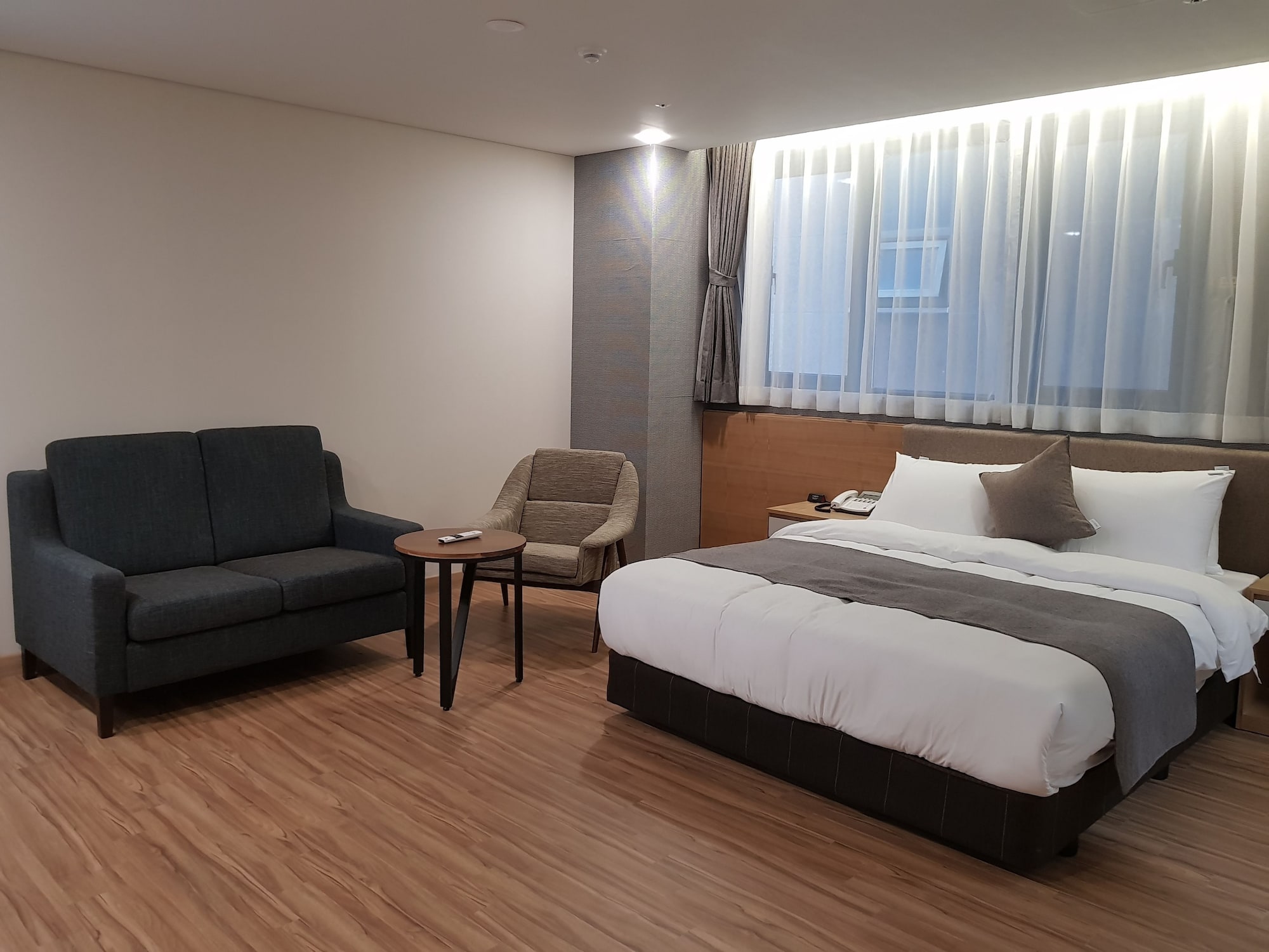 DELUXE, DOUBLE BED