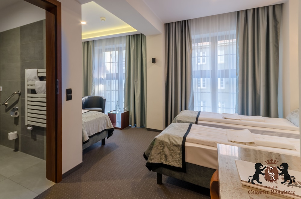 ROOM, TRIPLE