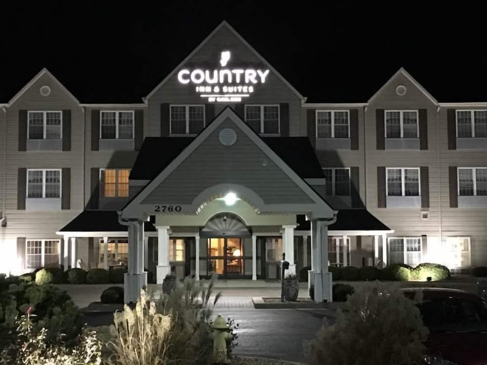 Country Inn & Suites by Radisson, Salina, KS 3/26