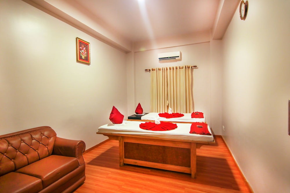 Kuti Resort And Spa 40/65