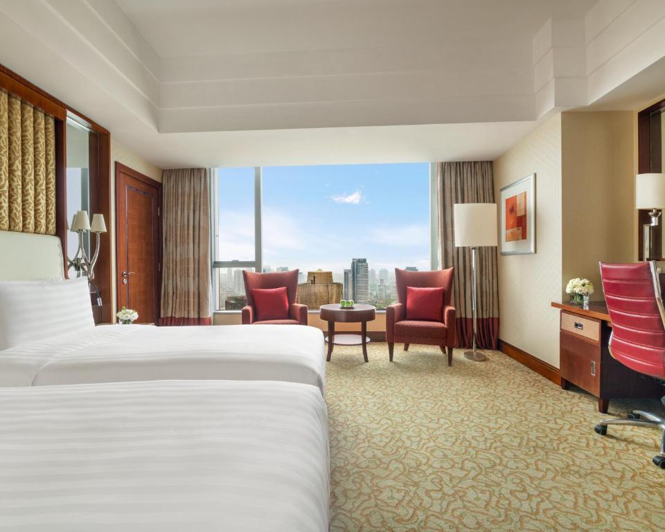Horizon, Twin Beds, River View