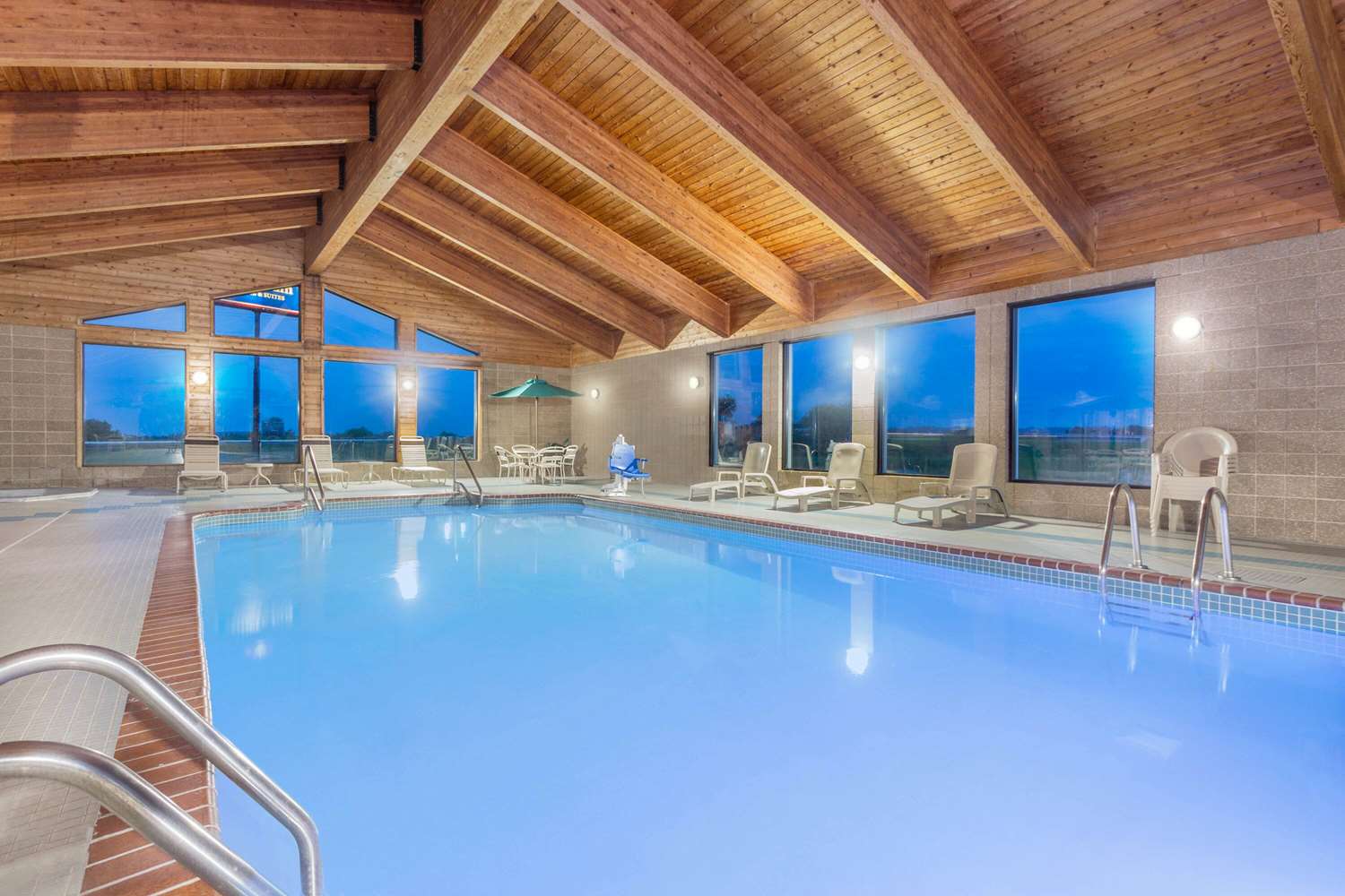 Americinn By Wyndham Elkhorn Near Lake Geneva 4/8