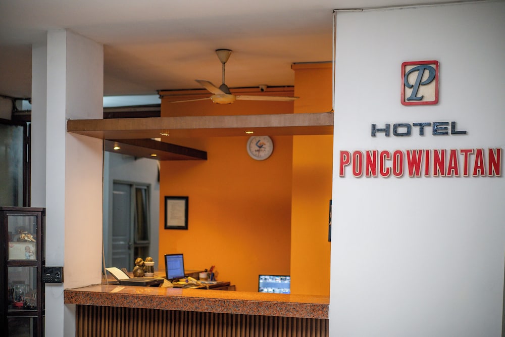 Hotel Poncowinatan - Tugu 6/21