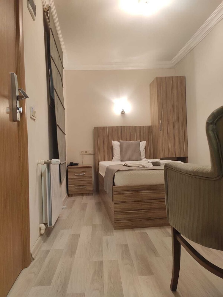 Berlin Otel Nisantasi 14/32
