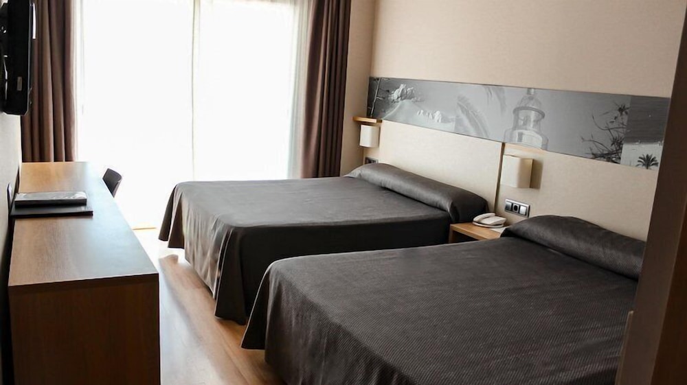Double Single Use، Hotel Bernat II 8/10