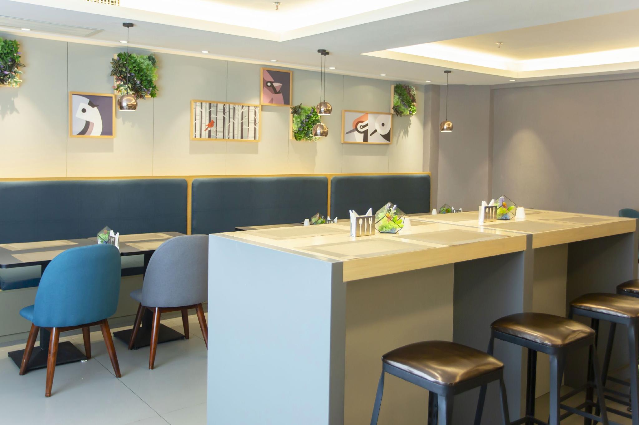 Homeinn Selected (Heihe Central Street Pedestrian Street) 23/29