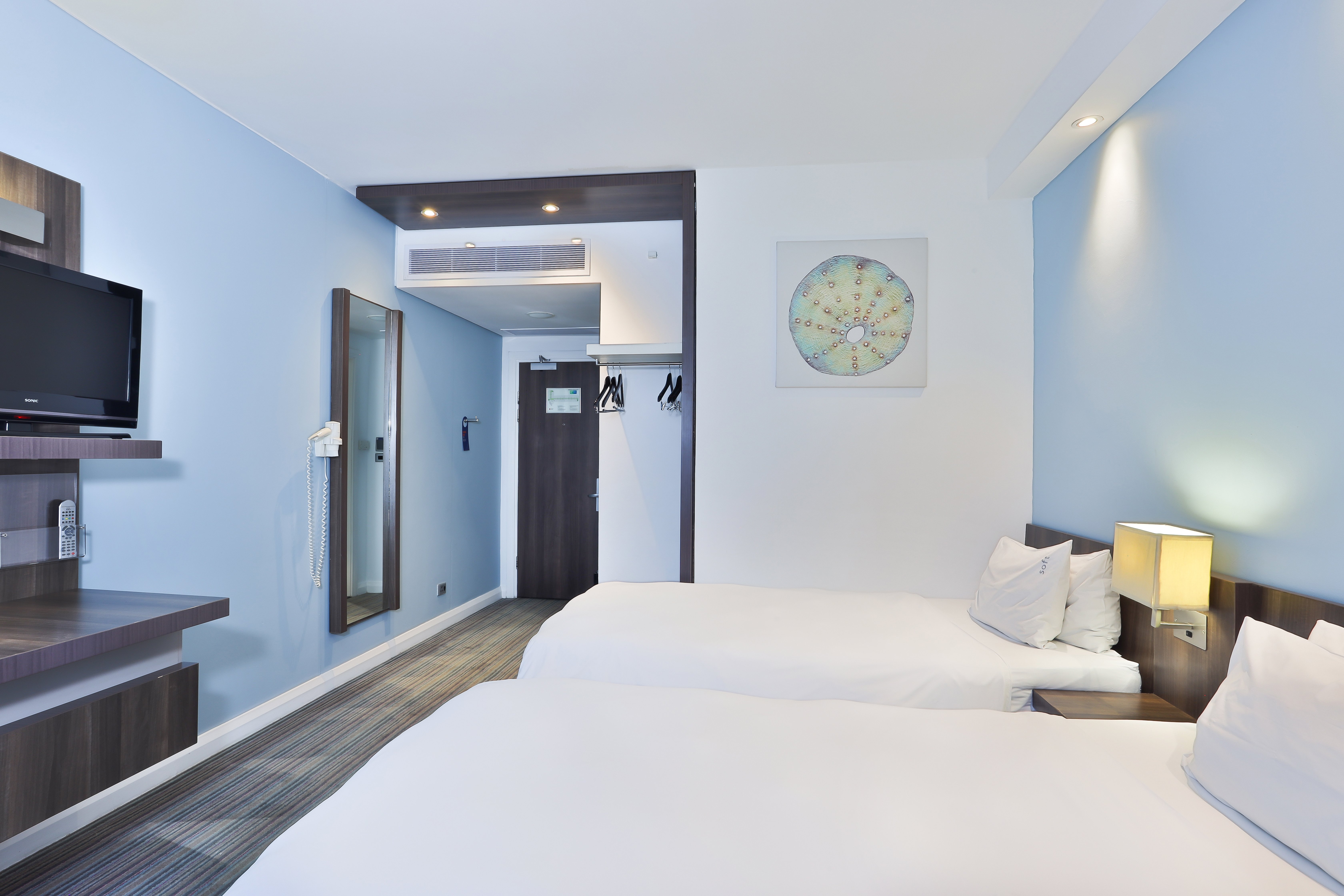 HOLIDAY INN EXPRESS DURBAN - UMHLANGA 29/83