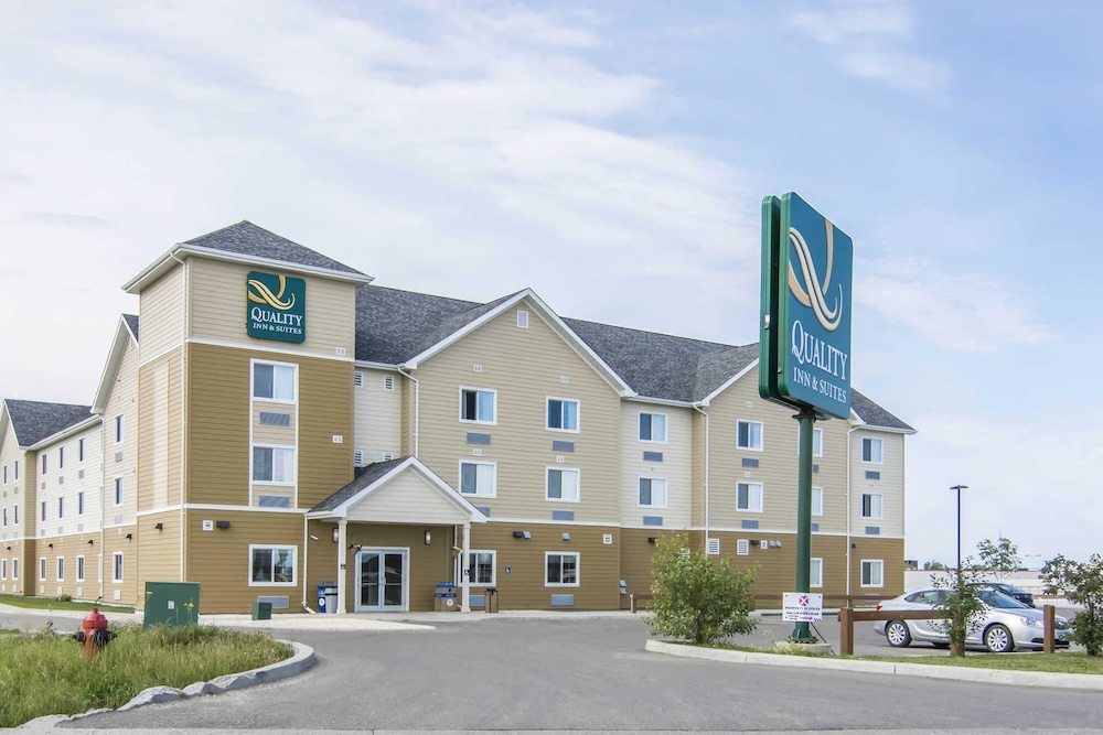 Quality Inn & Suites Thompson, MB 2/41