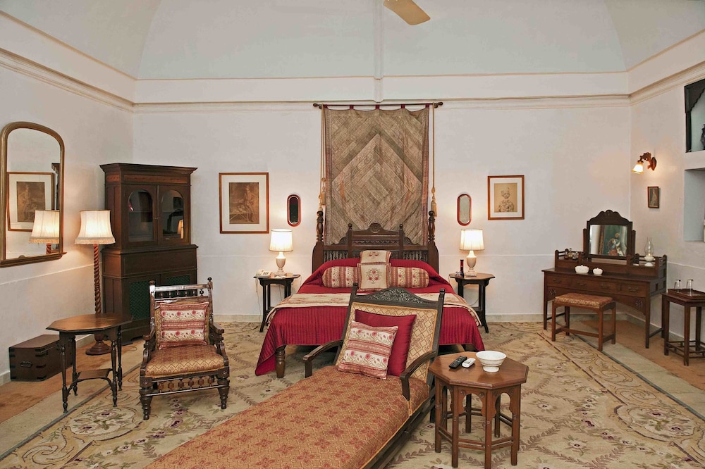 WelcomHeritage Bal Samand Lake Palace 19/47