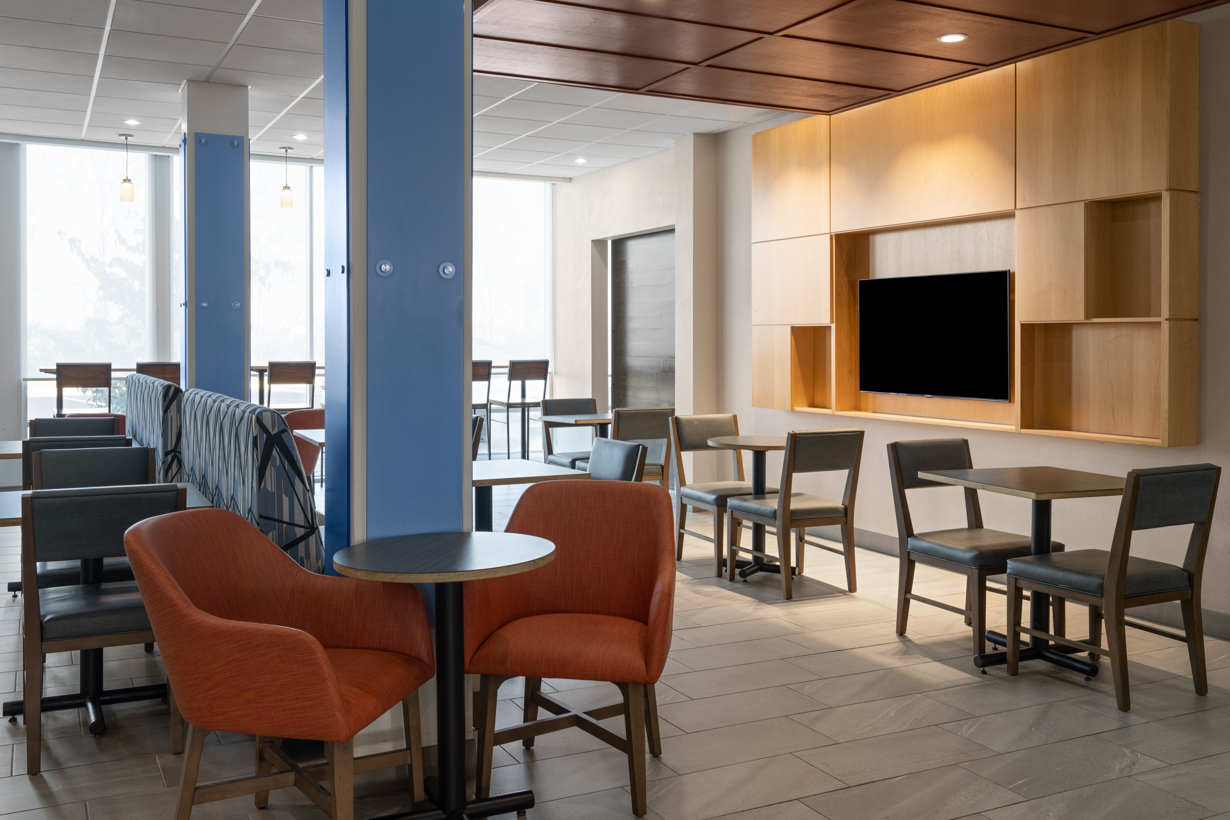 Holiday Inn Express and Suites Mt Sterling North 67/72