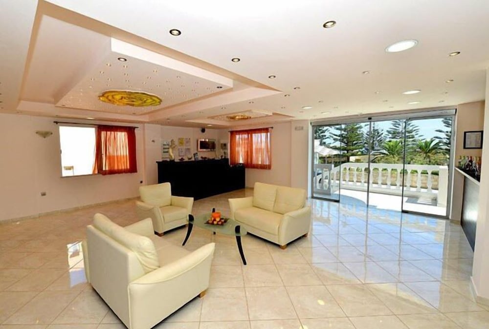 GOLDEN ROSE SUITES 35/62