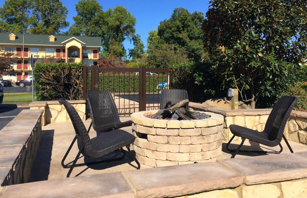 Baymont By Wyndham Sevierville Pigeon Forge 28/41