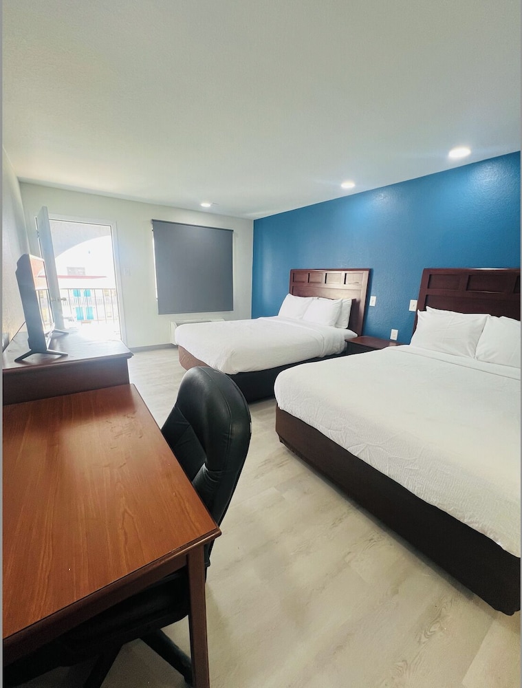 Hallmark Inn and Suites 16/30