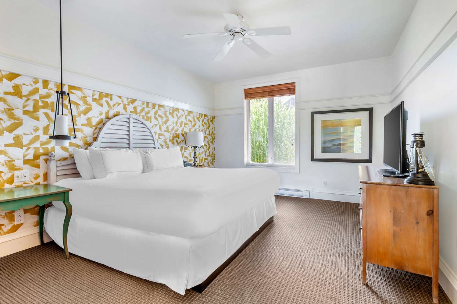 1 Bedroom, King Bed, Resort View, Sofa، Hilton Grand Vacations Club Tremblant Canada 2/4
