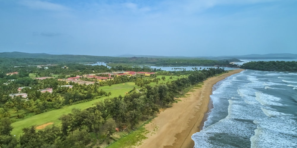 The Lalit Golf And Spa Resort Goa 43/50