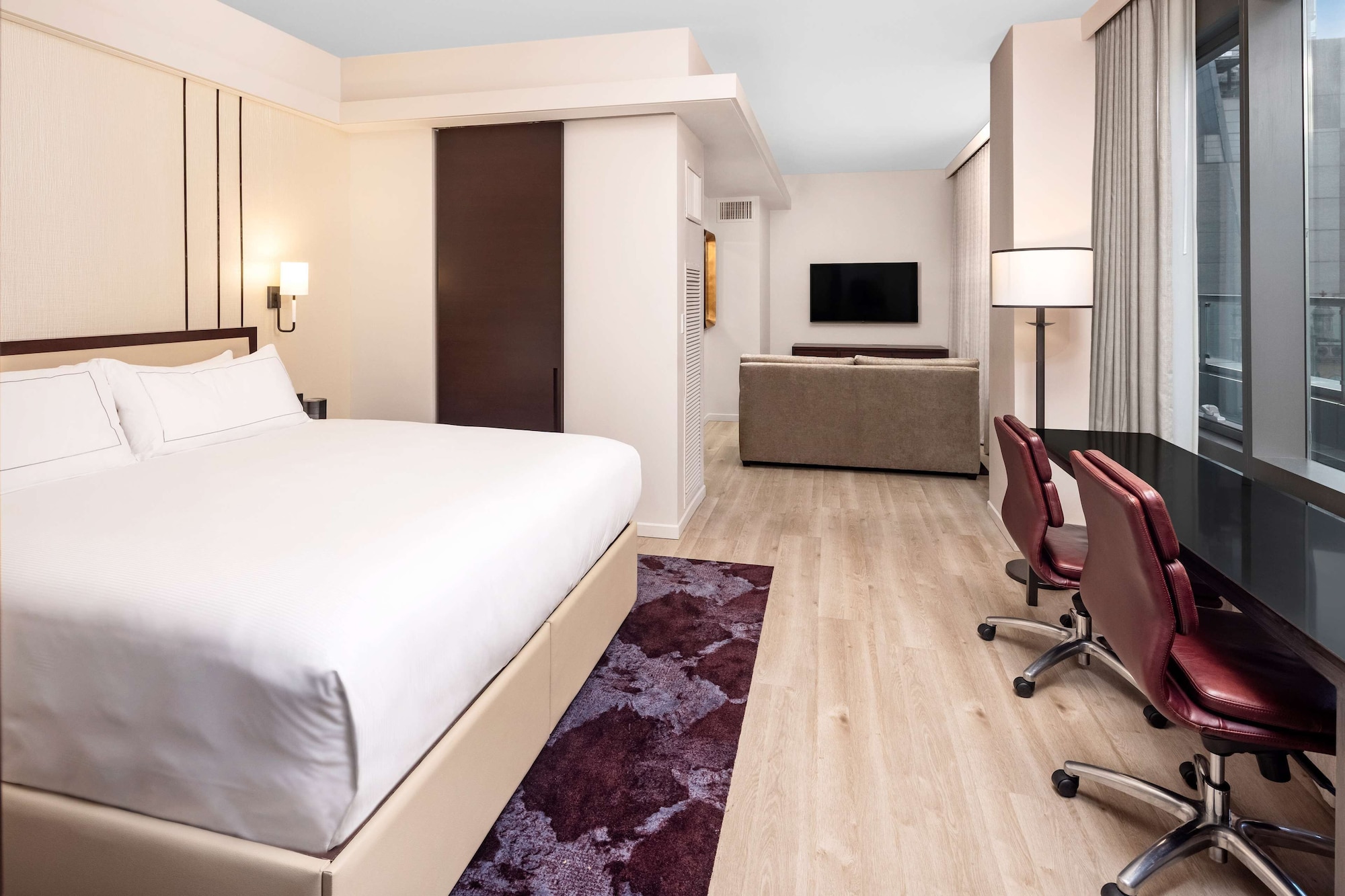 PREMIER, STUDIO, KING BED