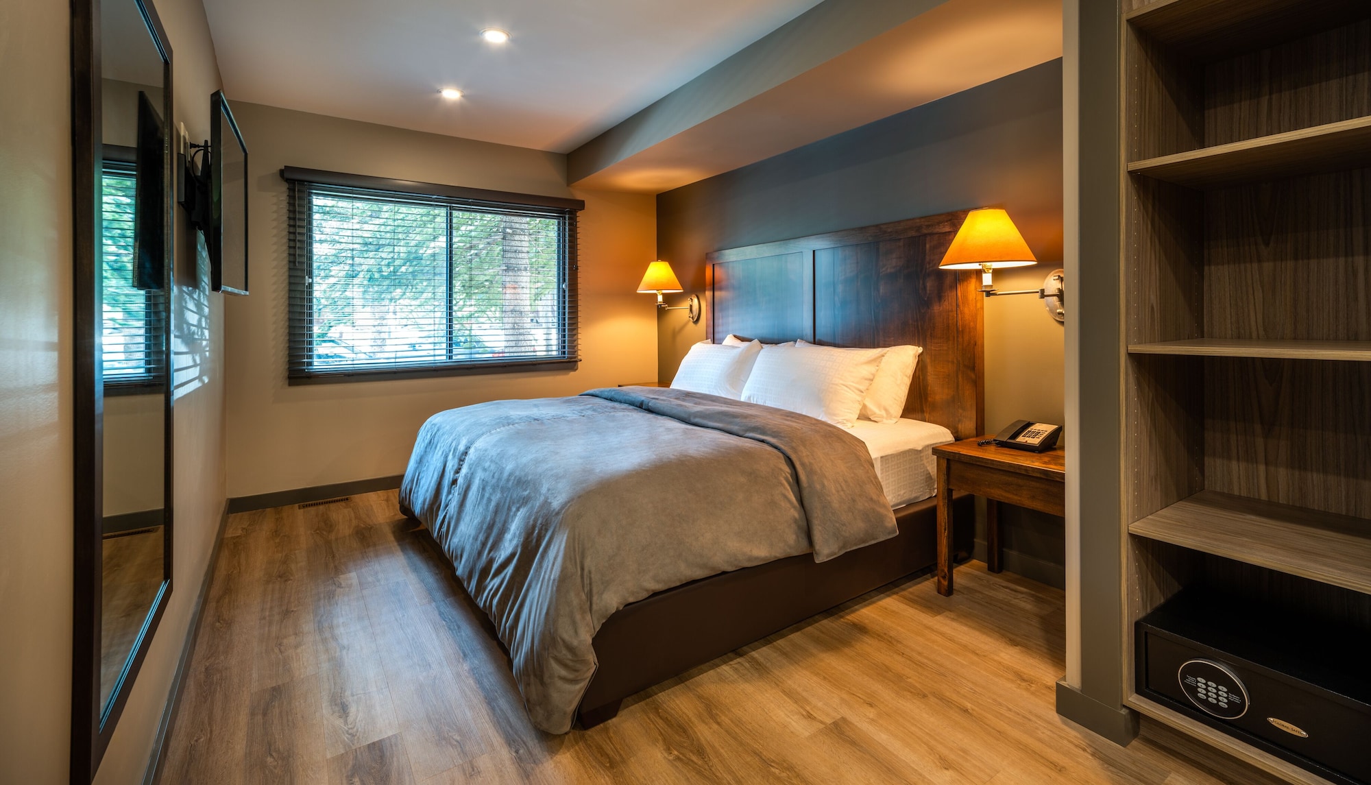 BUFFALO, STUDIO, SUITE, KING BED, SOFA, KITCHENETTE