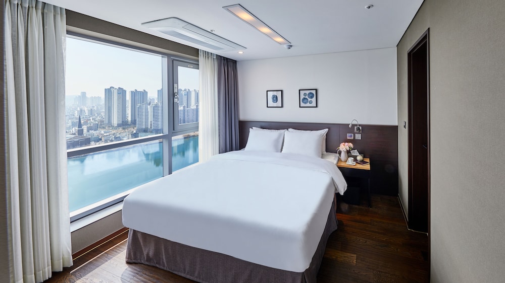Hotel Riverside 7/41