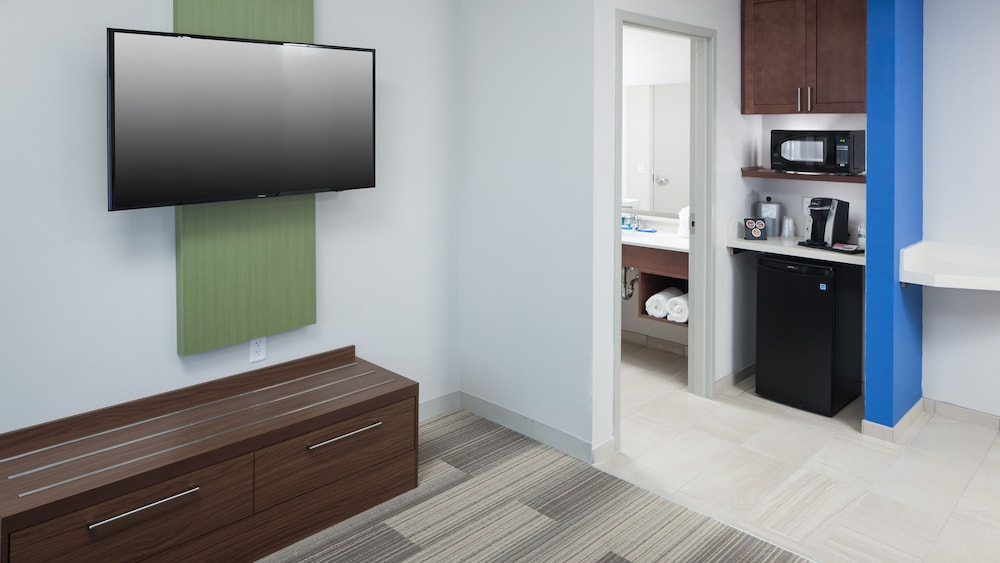 Holiday Inn Express Suites Orlando At Seaworld An Ihg Hotel 6/57